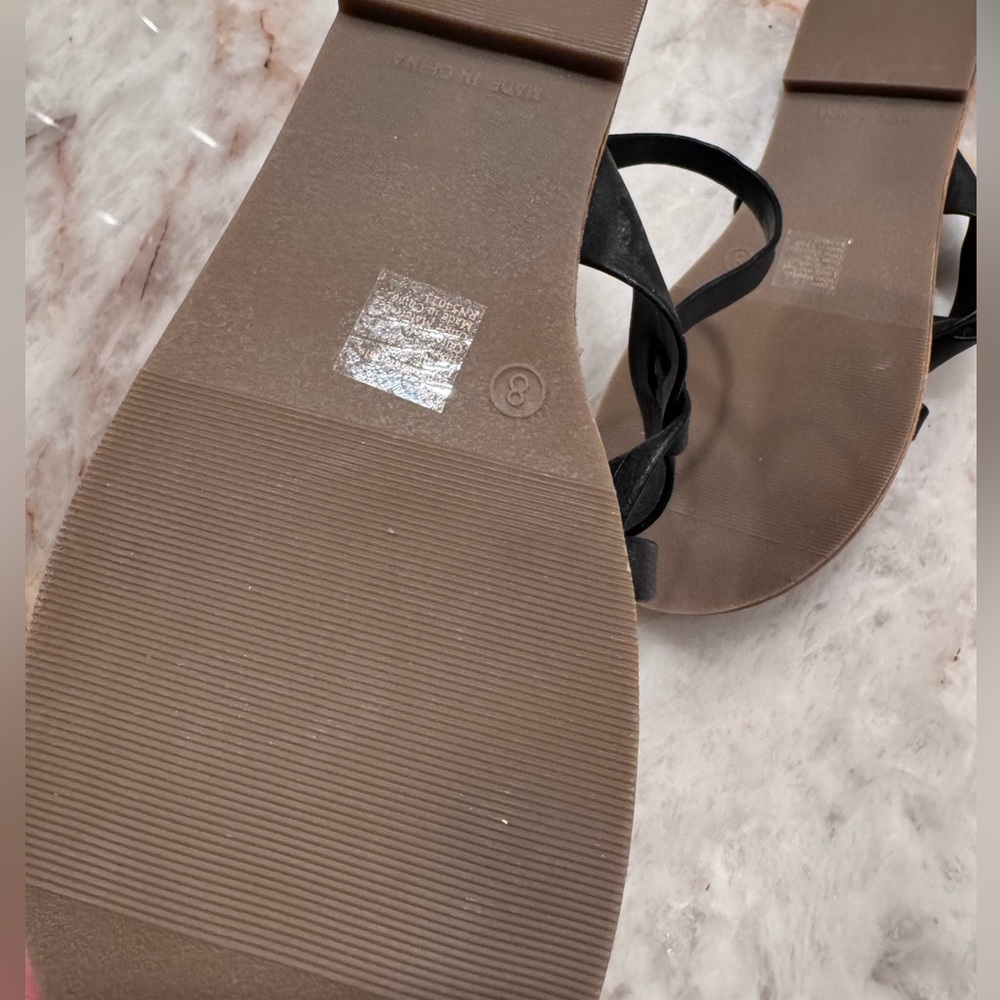 Never worn Gap women’s sandals 8 - Picture 2 of 2